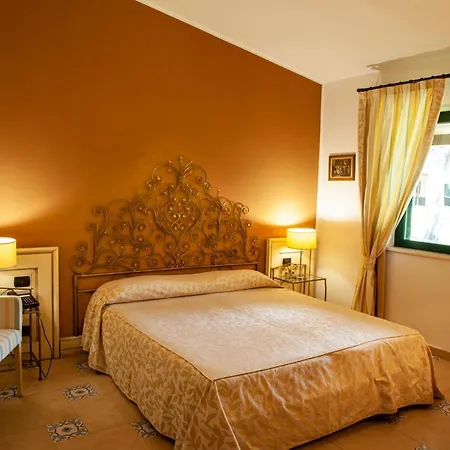 Отель La Bruca 4*